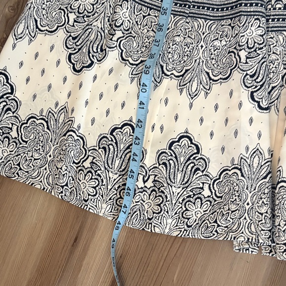 LOFT Elegant Black and Cream Patterned Long Sleeve Dress - Picture 9 of 11